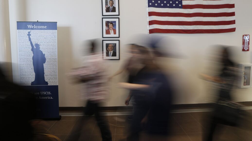 США полностью запретили въезд граждан семи стран