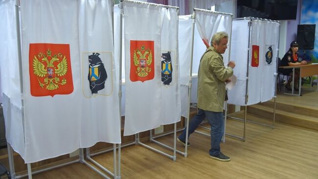 Голосование на избирательном участке. Архивное фото