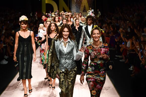 Показ коллекции Dolce & Gabbana в рамках Недели моды в Милане