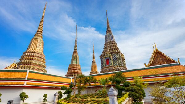 Храм Лежащего Будды (Ват Пхо) в Бангкоке, Таиланд