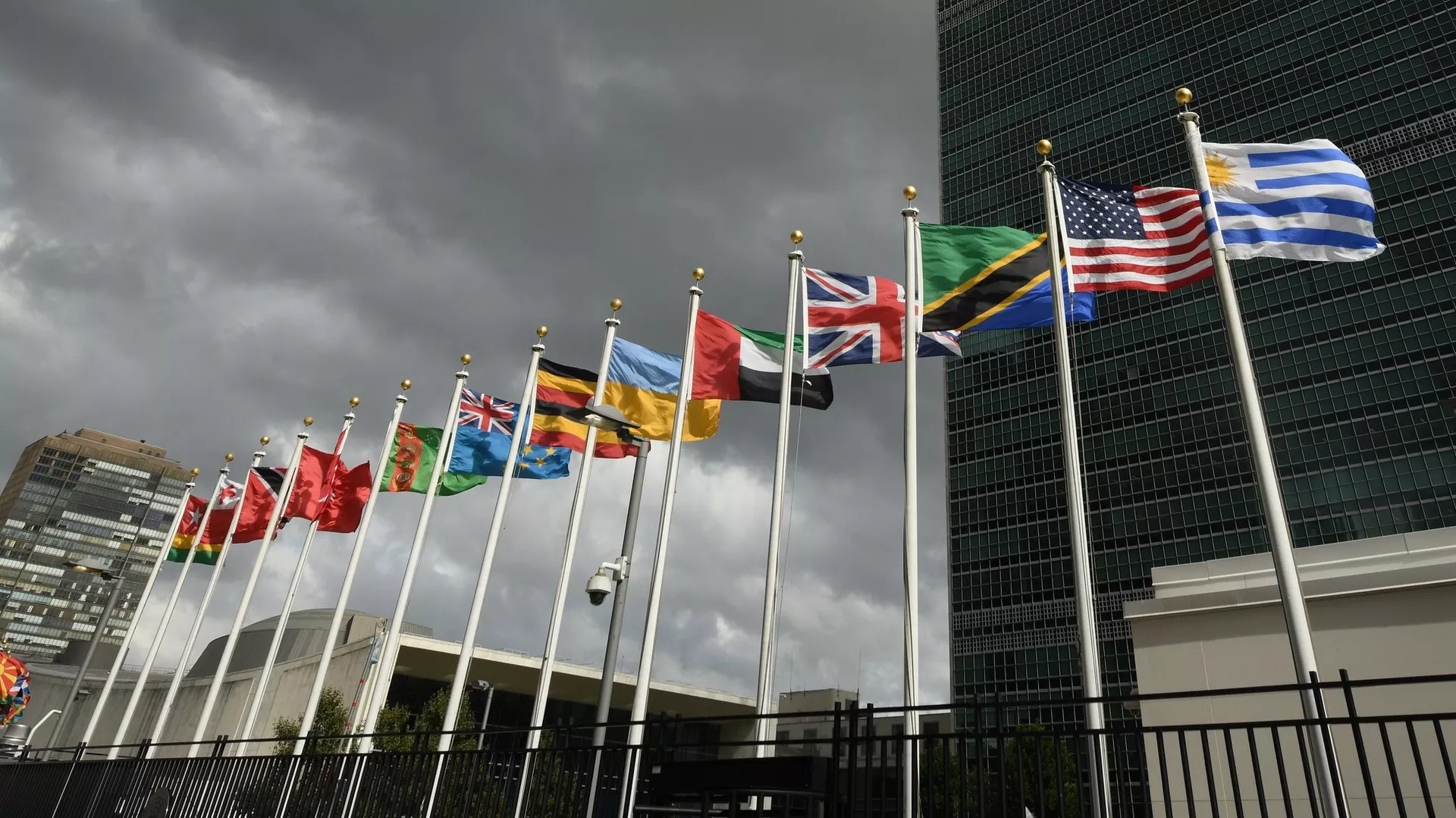 Оон беларусь. Штаб-квартира ООН В Нью-Йорке. Штаб квартира. Байден поддержал расширение Совбеза ООН. Генассамблея ООН штаб квартира.