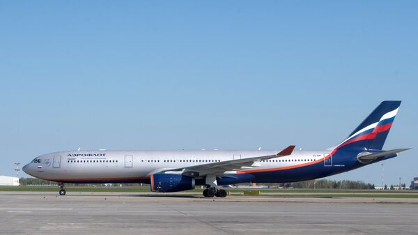 Самолет Airbus A330-300 авиакомпании Аэрофлот в аэропорту Шереметьево в Москве. Архивное фото