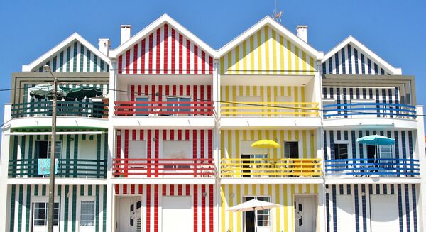 Цветные дома в Кошта-Нове, Португалия