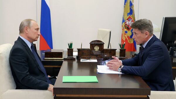 Президент РФ Владимир Путин и губернатор Сахалинской области Олег Кожемяко во время встречи. 26 сентября 2018