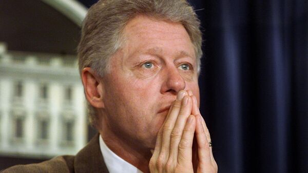 Президент США Билл Клинтон во время пресс-конференции в Белом доме. 28 декабря 2000 года