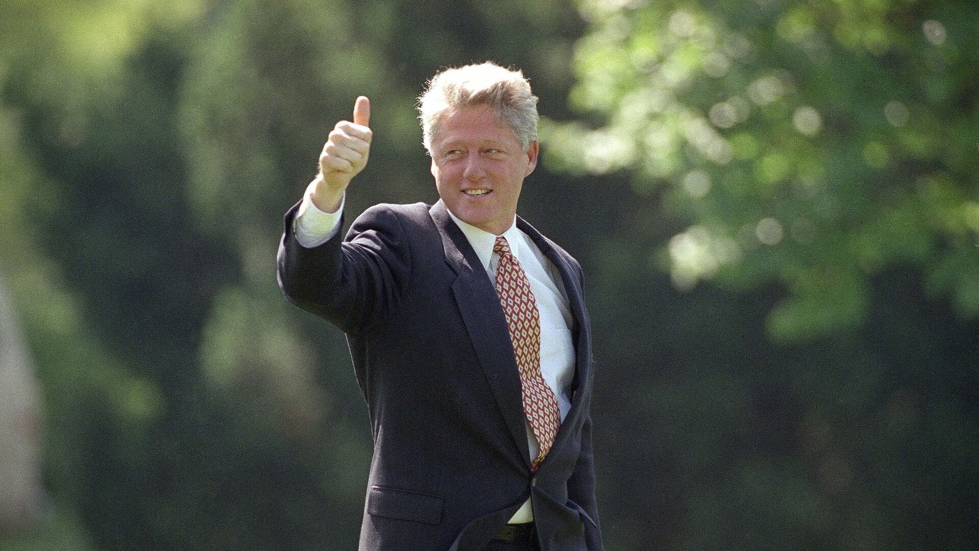 Президент Билл Клинтон покидает Белый дом в Милуоки. 1 июня 1993 года - РИА Новости, 1920, 08.08.2020
