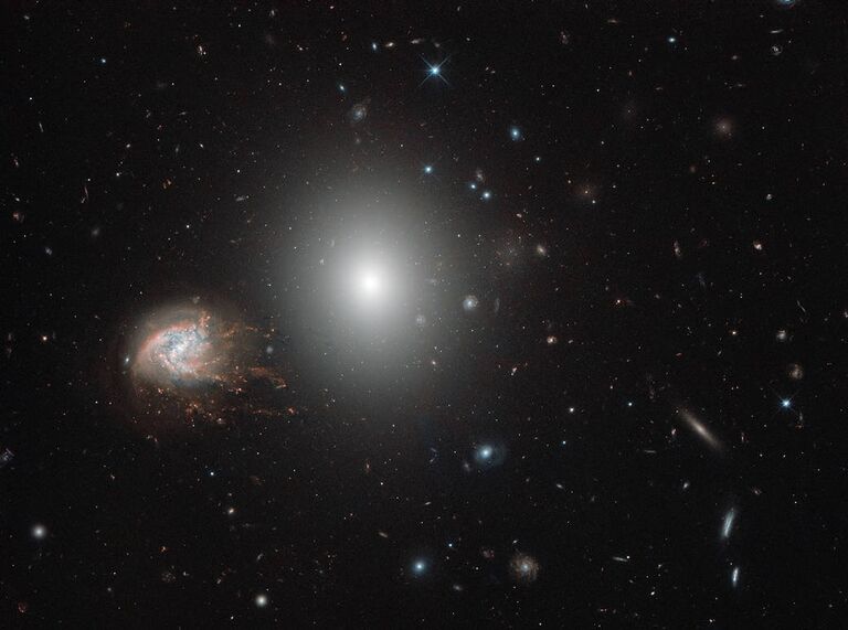 Спиральная галактика NGC 4858