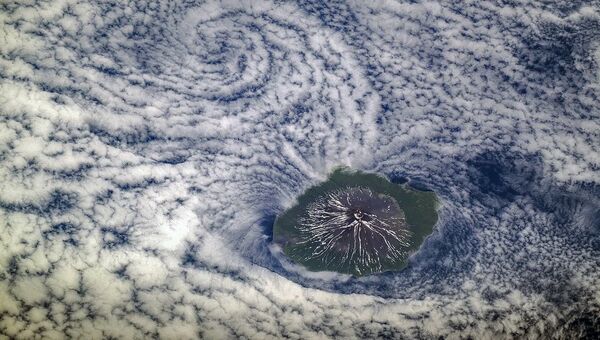 Алаид — самый высокий из Курильских вулканов, сфотографированный с борта МКС