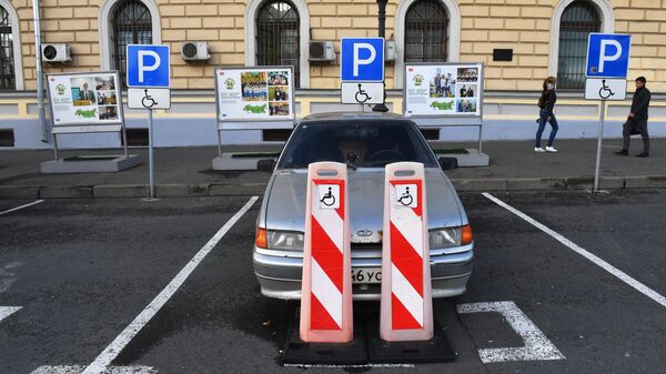 Места для парковки автомобилей инвалидов на Комсомольской площади в Москве