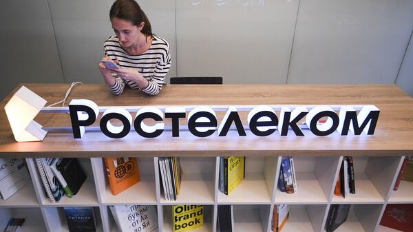 Девушка в офисе компании Ростелеком на улице Гончарная в Москве