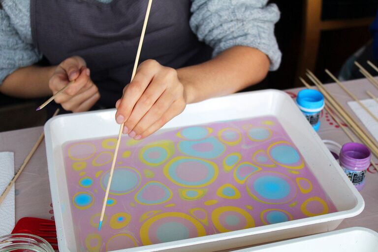 Добровольцы проводят занятия совершенно бесплатно, открывая подопечным новые знания и даря им яркие эмоции Добровольцы проводят занятия совершенно бесплатно, открывая подопечным новые знания и даря им яркие эмоции