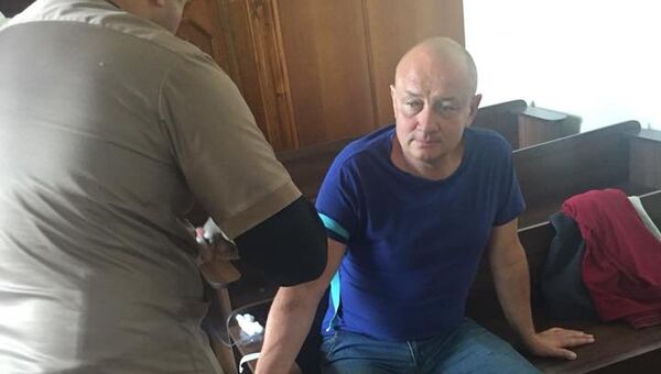 Журналист Андрей Лактионов, пострадавший во время драки в Королевском районном суде Житомира, где рассматривается дело Василия Муравицкого