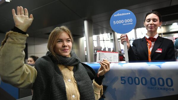 Студентка МГЮА Полина Казаева, ставшая пяти миллионным пассажиром авиакомпании Победа