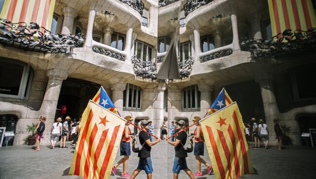 Участники акции сторонников независимости Каталонии в Барселоне. Архивное фото