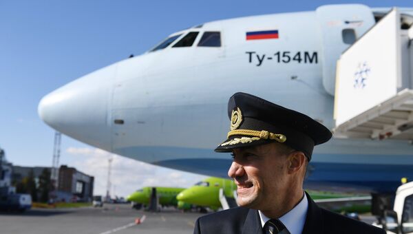 Встреча самолёта Ту-154М «Ижма» в аэропорту Толмачево