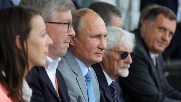 Президент РФ В. Путин посетил гонки чемпионата мира Формула-1 в Сочи
