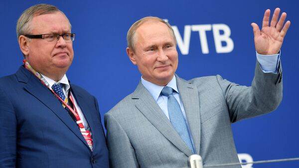 Владимир Путин и Андрей Костин. Архивное фото