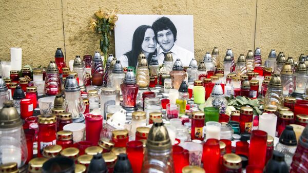 Свечи в память убитого словацкого корреспондента Яна Куциака и его подруги Мартины Куснировой в Братиславе, Словакия. 2 марта 2018