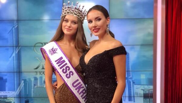 Мисс Украина-2018 Леонила Гузь и исполнительный директор конкурса Виктория Киосе