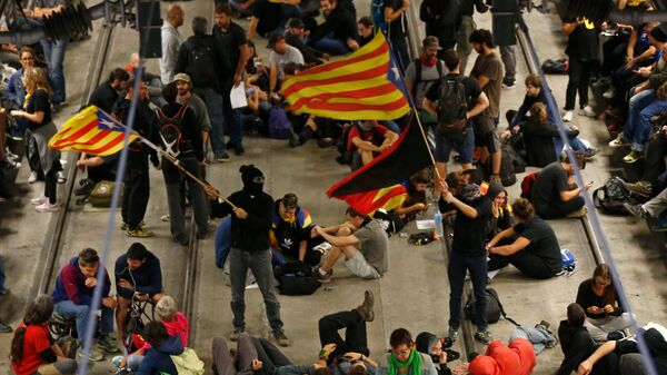 Акция протеста сторонников независимости Каталонии на вокзале в Жироне. Архивное фото