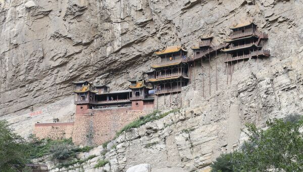 Сюанькун-сы (Висячий монастырь) в окрестностях Датуна, Китай