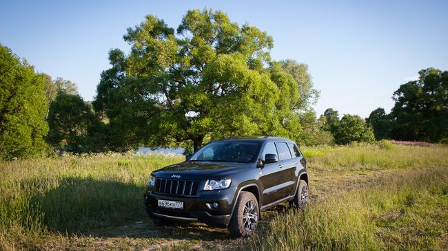 Автомобиль Jeep Grand Cherokee. Архивное фото