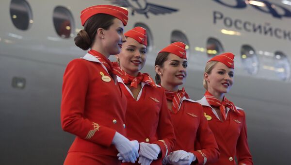 Девушки в униформе компании Аэрофлот. Архивное фото