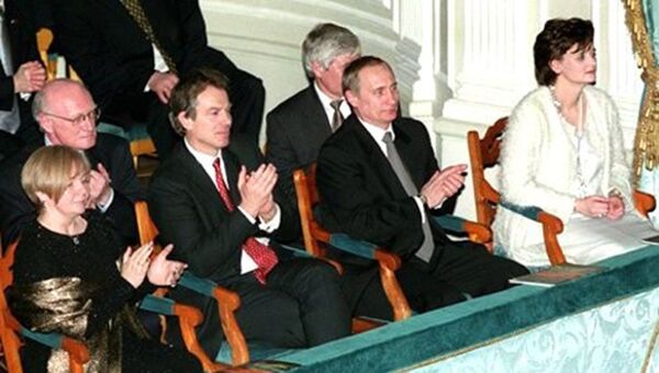 Владимир Путин и Энтони Блэр на премьере оперы Война и мир  в Мариинском театре в Санкт-Петербурге