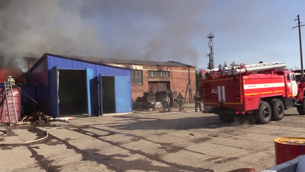 Ликвидация пожара на территории грузового речного порта в Иркутске. 1 октября 2018