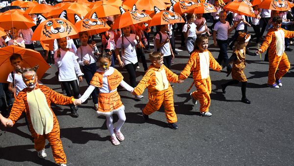 Юные участники праздничных мероприятий, посвященных Дню тигра, во Владивостоке