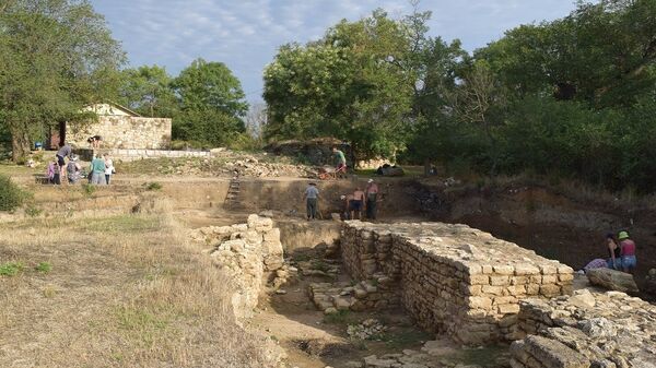 Раскопки на месте древнего города Тиритака в Керчи. Архивное фото