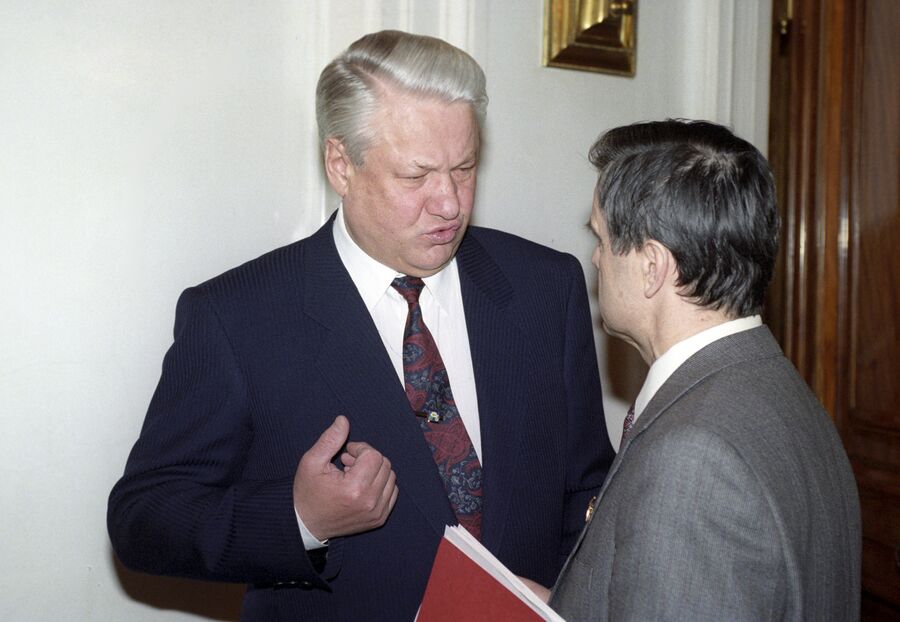Президент РФ Борис Ельцин и Председатель Верховного Совета РФ Руслан Хасбулатов