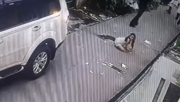Ограбление в провинции Кавите, Филиппины. Скриншот видео с камеры наружного наблюдения