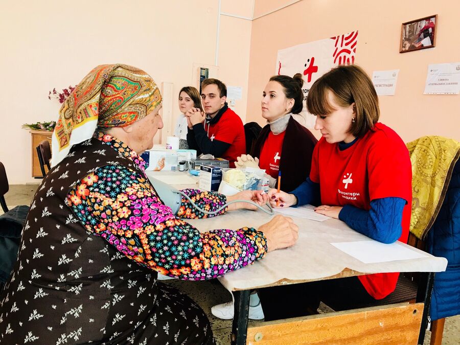 Волонтеры проекта «Здоровое село» на выезде в селе Климов завод (Смоленская область)
