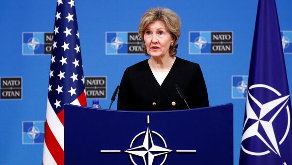 Постоянный представитель США при НАТО Кэй Бэйли Хатчисон во время пресс-конференции в Брюсселе. 2 октября 2018
