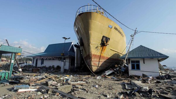 Последствия цунами на индонезийском острове Сулавеси. Архивное фото