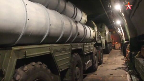 Выгрузка зенитно-ракетных комплексов С-300 в Сирии