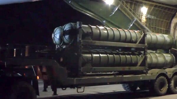 Выгрузка зенитно-ракетных комплексов С-300 в Сирии Выгрузка зенитно-ракетных комплексов С-300 в Сирии