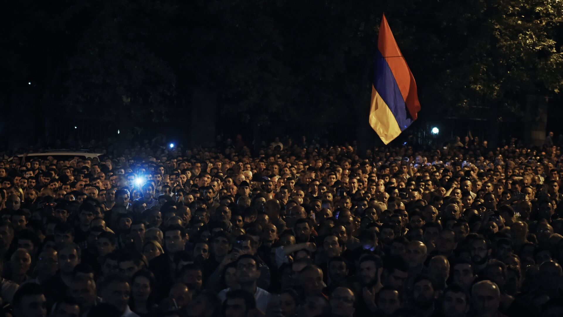 Демонстранты у парламента Армении в Ереване - РИА Новости, 1920, 15.09.2022