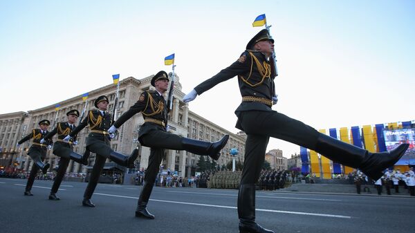 Военные во время репетиции парада в Киеве
