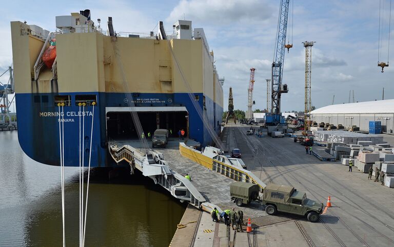 Техника НАТО прибывает в порт Польши 
