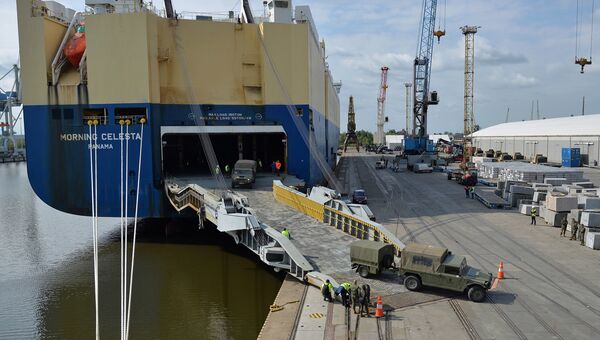 Техника НАТО прибывает в порт Польши. Архивное фото