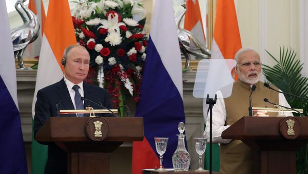 Президент РФ Владимир Путин и премьер-министр Республики Индии Нарендра Моди во время заявления для СМИ по итогам российско-индийских переговоров в Нью-Дели. 5 октября 2018