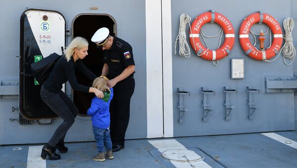 Церемония торжественной встречи фрегата Черноморского флота Адмирал Макаров, прибывшего в Севастополь после выполнения задач в Средиземном море