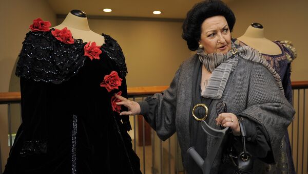 Оперная певица Монсеррат Кабалье на открытии выставки, посвященной 50-летию ее дебюта на сцене Gran Teatre del Liceu в Барселоне. 3 января 2012