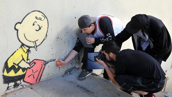 Граффити британского художника Бэнкси на стене в Лос-Анджелесе, США
