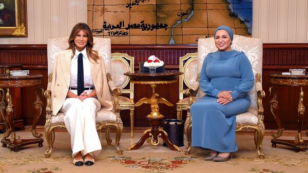 Супруга президента США Меланья Трамп с супругой президента Египта Интисар ас-Сиси в Каире