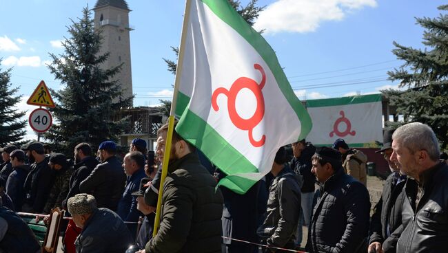 Участники митинга, несогласные с соглашением об определении границы между Республикой Ингушетия и Чеченской Республикой, в Магасе. Архивное фото