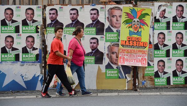 Предвыборные плакаты в Мостаре в день всеобщих выборов в Боснии и Герцеговине.  7 октября 2018