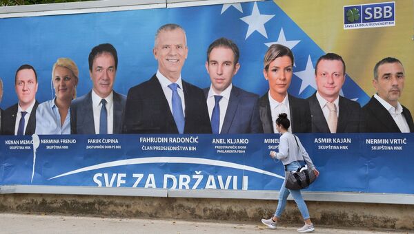 Предвыборный плакат с кандидатами в Мостаре в день всеобщих выборов в Боснии и Герцеговине. 7 октября 2018